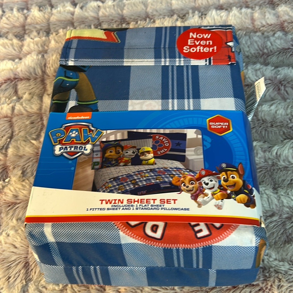 Paw patrol twin she set